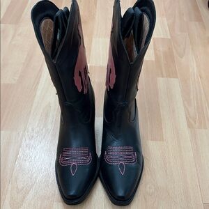 Dingo Black and Pink Heeled Boots